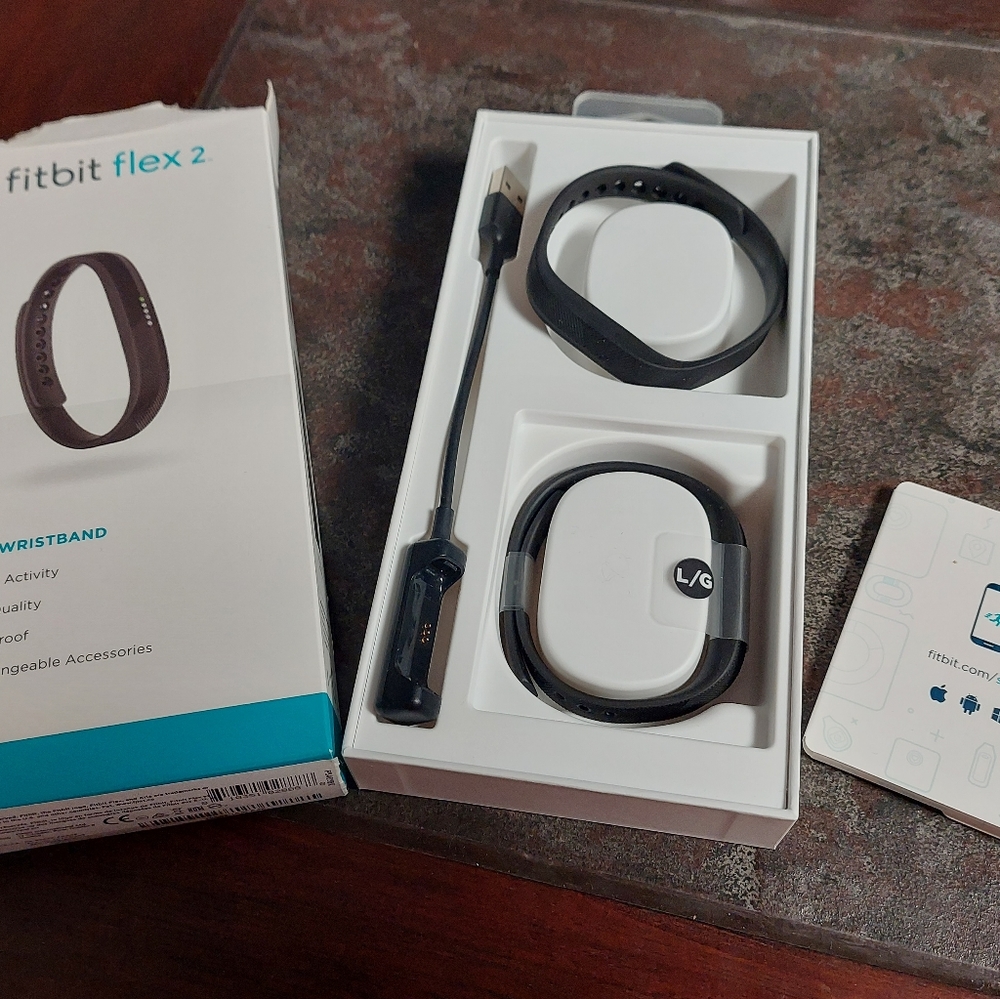 Fitbit flex 2 lightly used w/ two black bands!